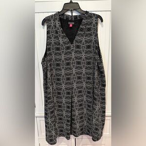Vince Camuto, V-neck sleeveless dress, black and white size XL